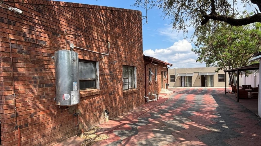 7 Bedroom Property for Sale in Mogwase Unit 4 North West